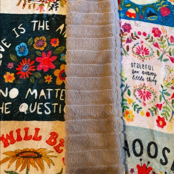 Never used 35 inches in length, Faux Fur Pull Through Scarf - Picture 2 of 6